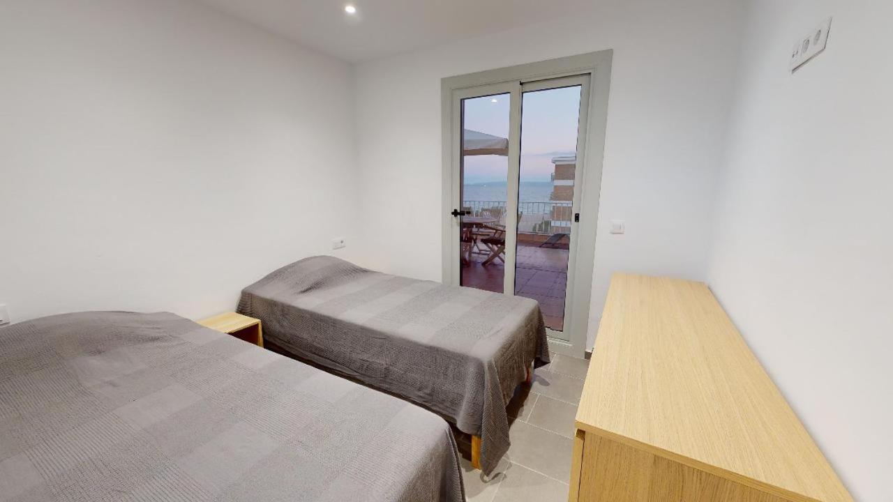 Apartament Atico Con Vista Mar. 50 M De La Playa - Casa Nova 13 Roses Zewnętrze zdjęcie